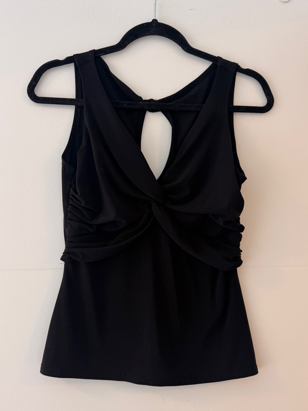 🩵 Black Ruched Twist Front Sleeveless Top